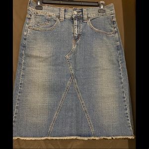 Levi’s Mid Jean skirt